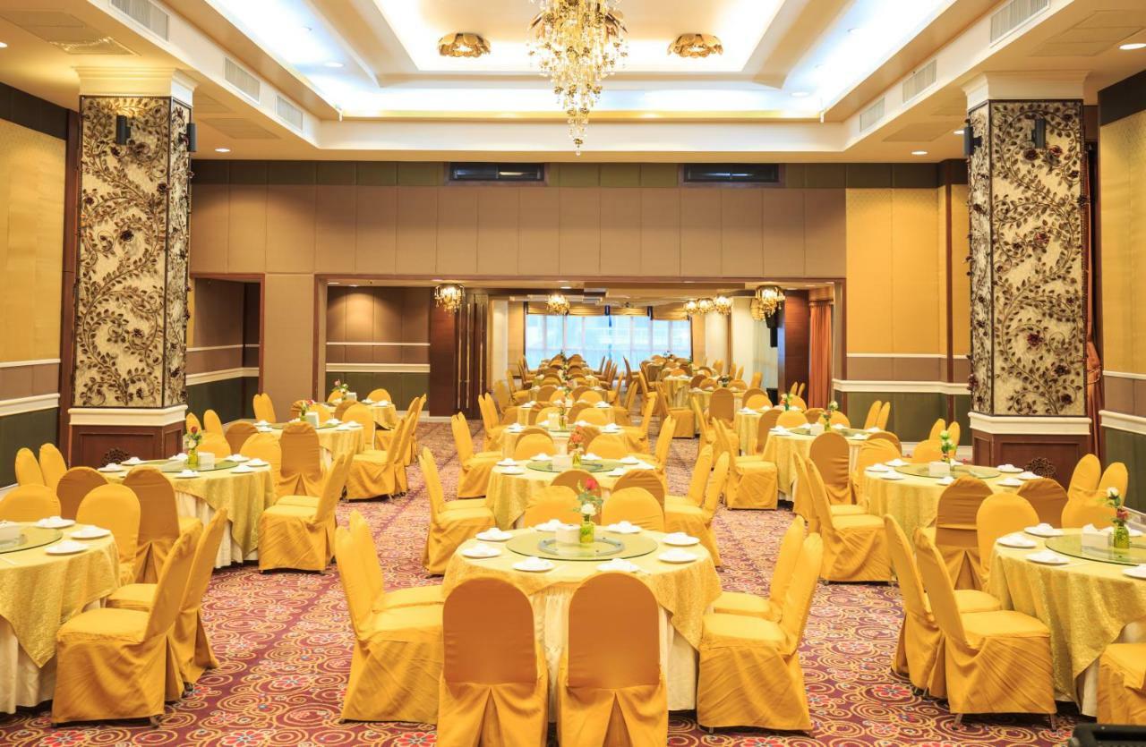 Kwan Ruen Park Hotell Nakhonratchasima Exteriör bild