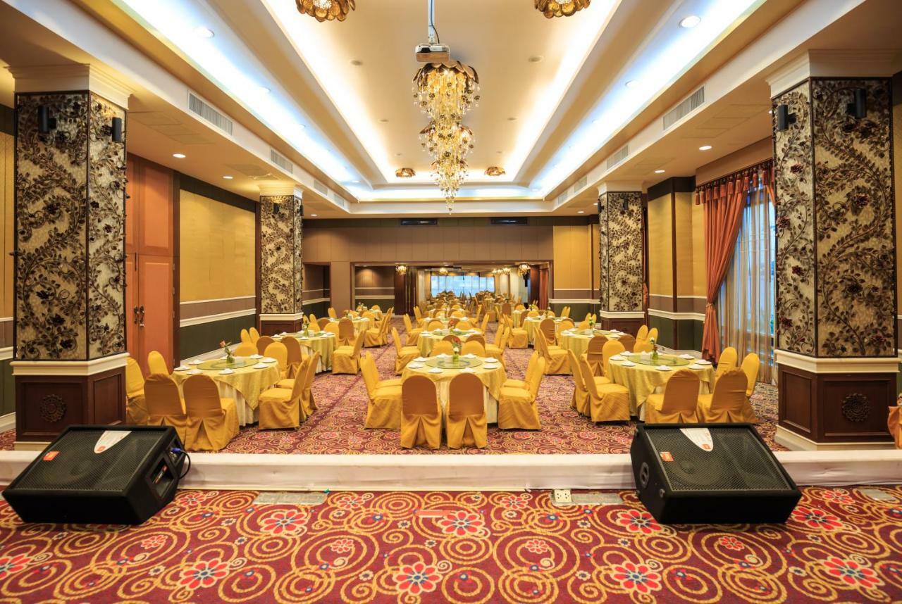 Kwan Ruen Park Hotell Nakhonratchasima Exteriör bild