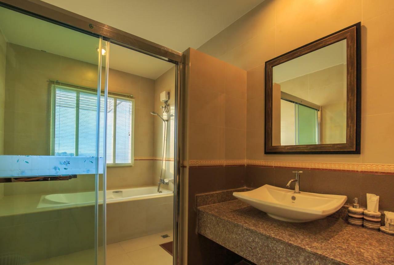Kwan Ruen Park Hotell Nakhonratchasima Exteriör bild